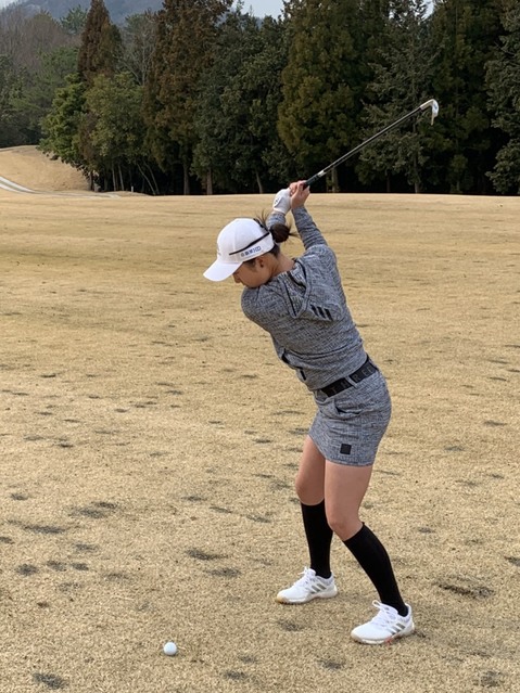 女子プロゴルファー森田遥選手を応援しています 新英ホールディングス